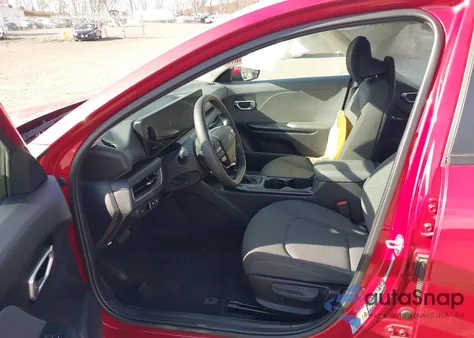 2025 Kia K4 Lxs z USA, uszkodzony, nr VIN 3KPFT4DE1SE019973